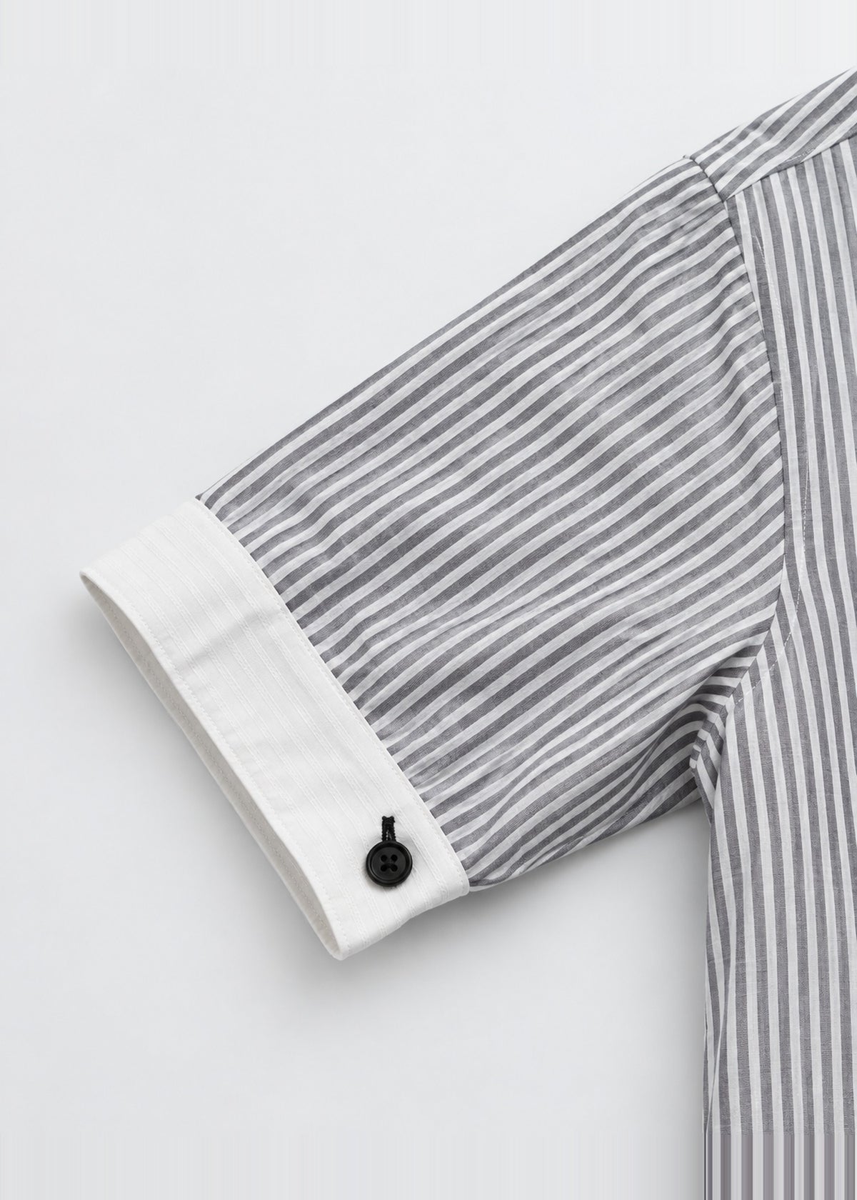 Grey Striped Contrast Collar Short-Sleeve Shirt – contrast cuff close-up